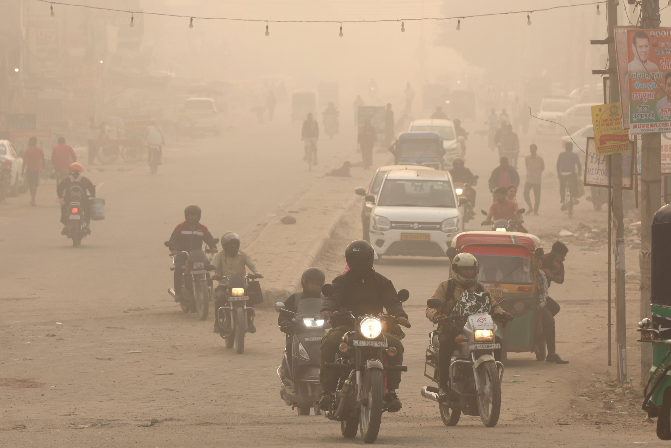 Allarme smog a Nuova Delhi, foto Ansa, EPA/RAJAT GUPTA