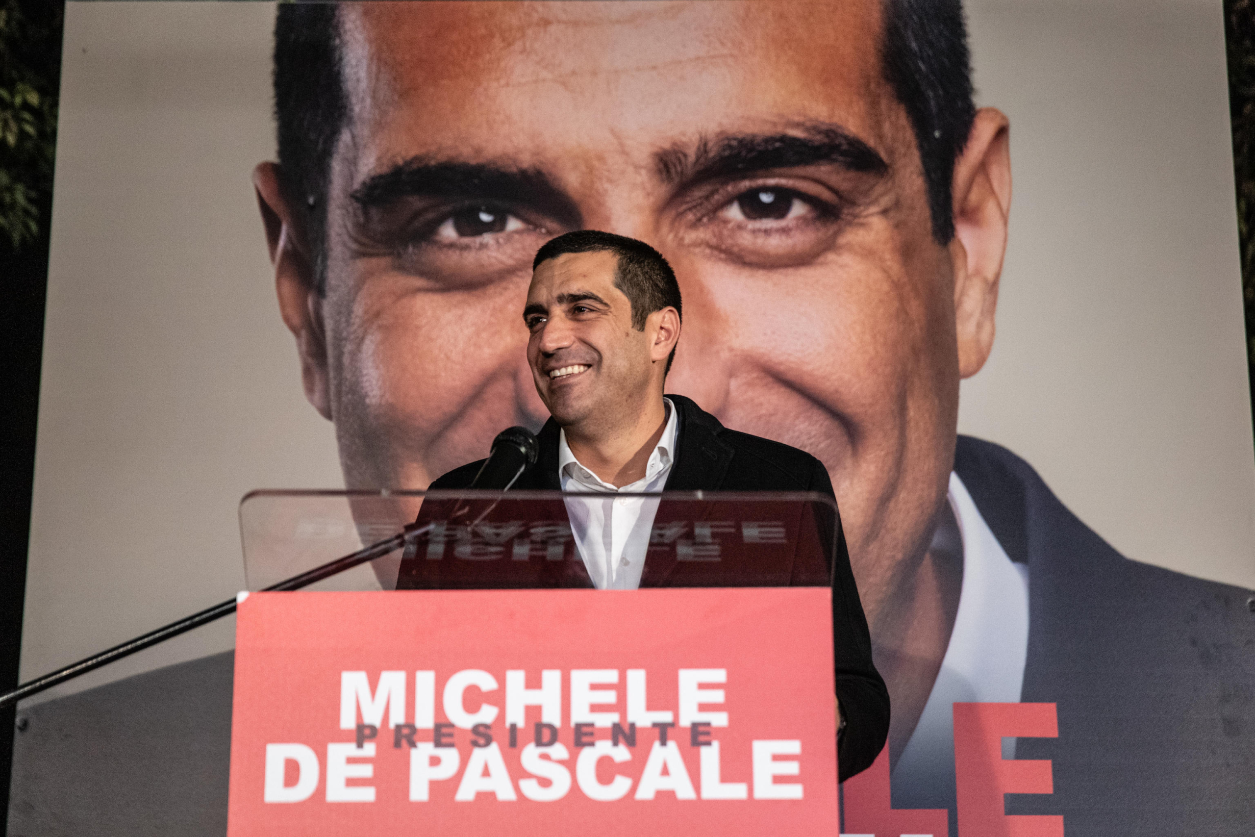 Michele de Pascale, candidato di centrosinistra alla presidenza dell'Emilia-Romagna, al quartier generale di Bologna, 18 novembre 2024. ANSA/MAX CAVALLARI