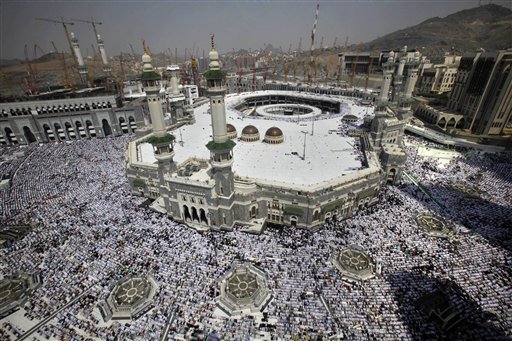 Le preghiere del venerdì nella Grande Moschea nella città santa musulmana della Mecca