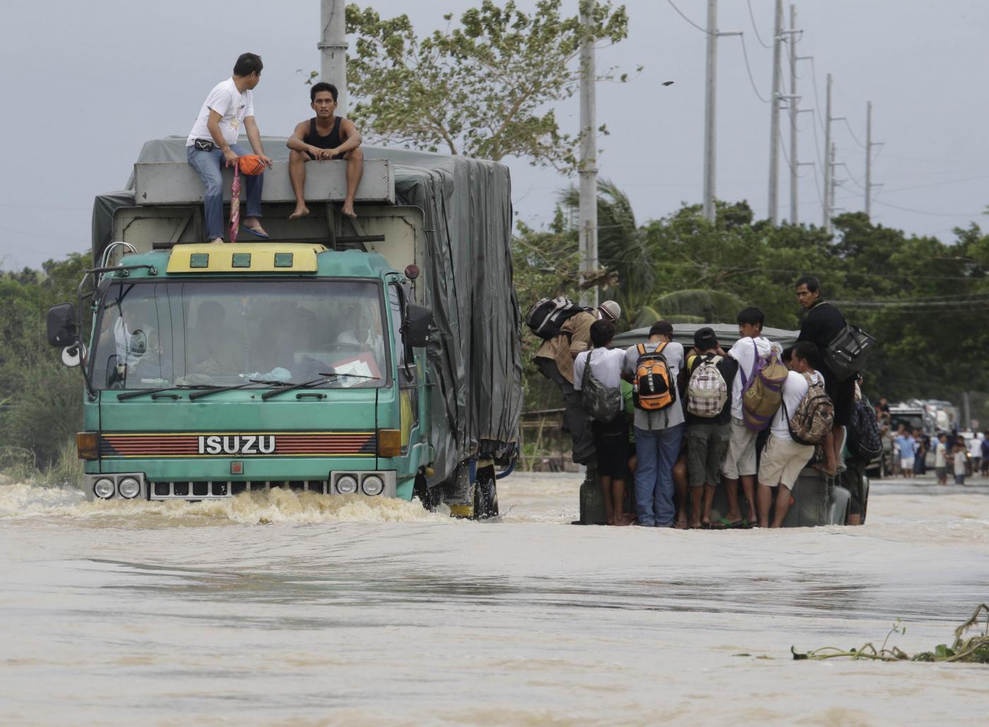 Tifone Nari ha colpito il nordest delle Filippine