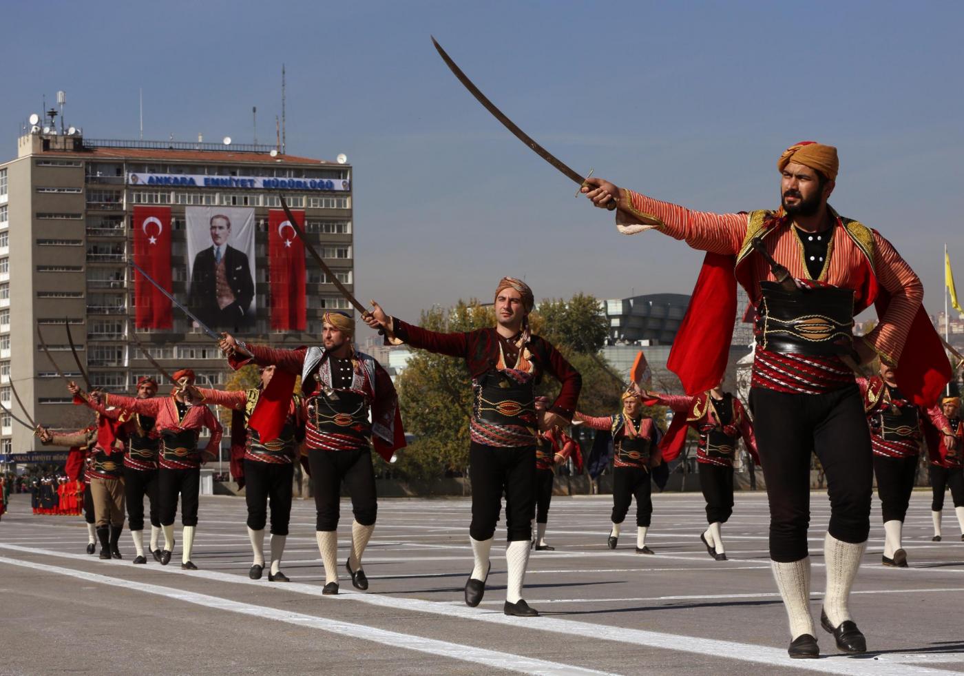 Parata per i 90 anni della Turchia