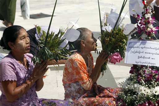 Festeggiamenti per la fine della Quaresima buddhista a Yangon