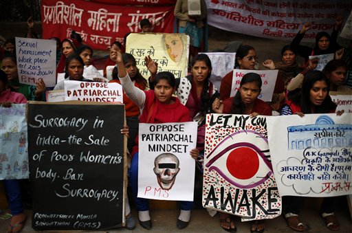 Manifestazioni contro la violenza sessuale sulle donne in India