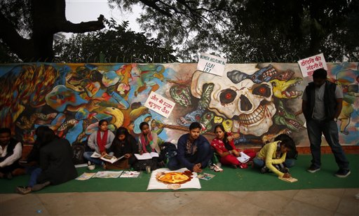 Dei disegni di denuncia contro la violenza sessuale sulle donne in India