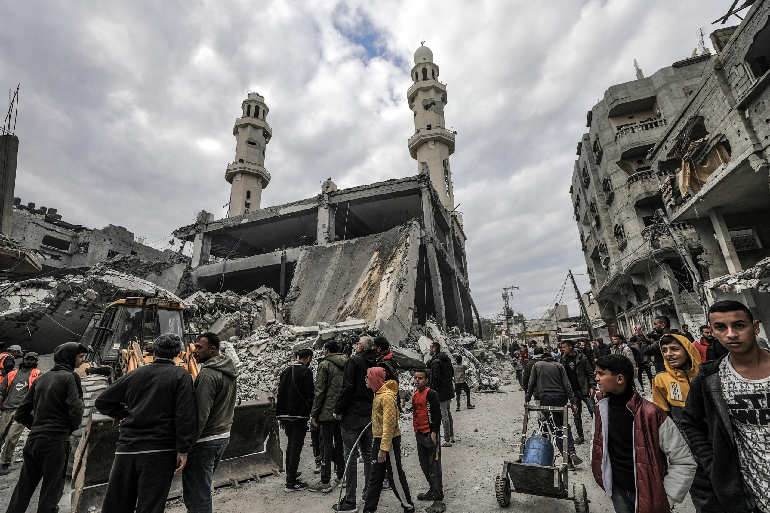 epa11743806 Palestinians gather at the site of the Al-Qassam Mosque destroyed as a result of an overnight Israeli air strike on Al-Nuseirat refugee camp, in central Gaza Strip, 27 November 2024. More than 44,200 Palestinians and over 1,400 Israelis have been killed, according to the Palestinian Health Ministry and the Israeli Army, since Hamas militants launched an attack against Israel from the Gaza Strip on 07 October 2023, and the Israeli operations in Gaza and the West Bank which followed it.  EPA/MOHAMMED SABER