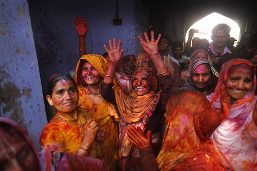 Donne indù all'Holi festival