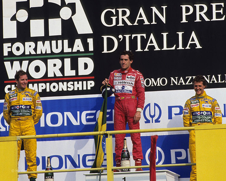 Ayrton Senna sul gradino più alto del podio nel Gran Premio d'Italia 1992