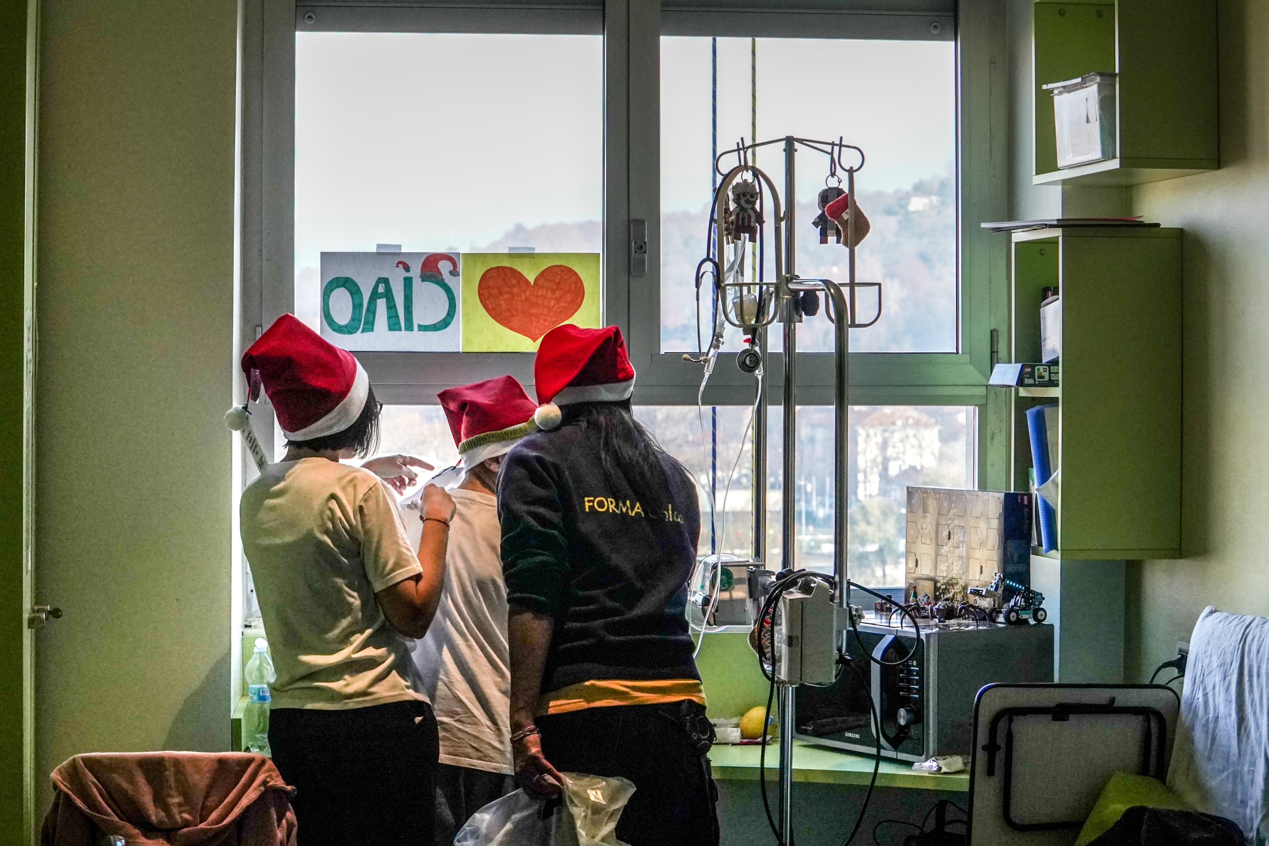 A Torino, il Raduno dei Babbi Natale a sostegno della Fondazione Forma all'ospedale Regina Margherita, 8 dicembre 2024 ANSA/JESSICA PASQUALON