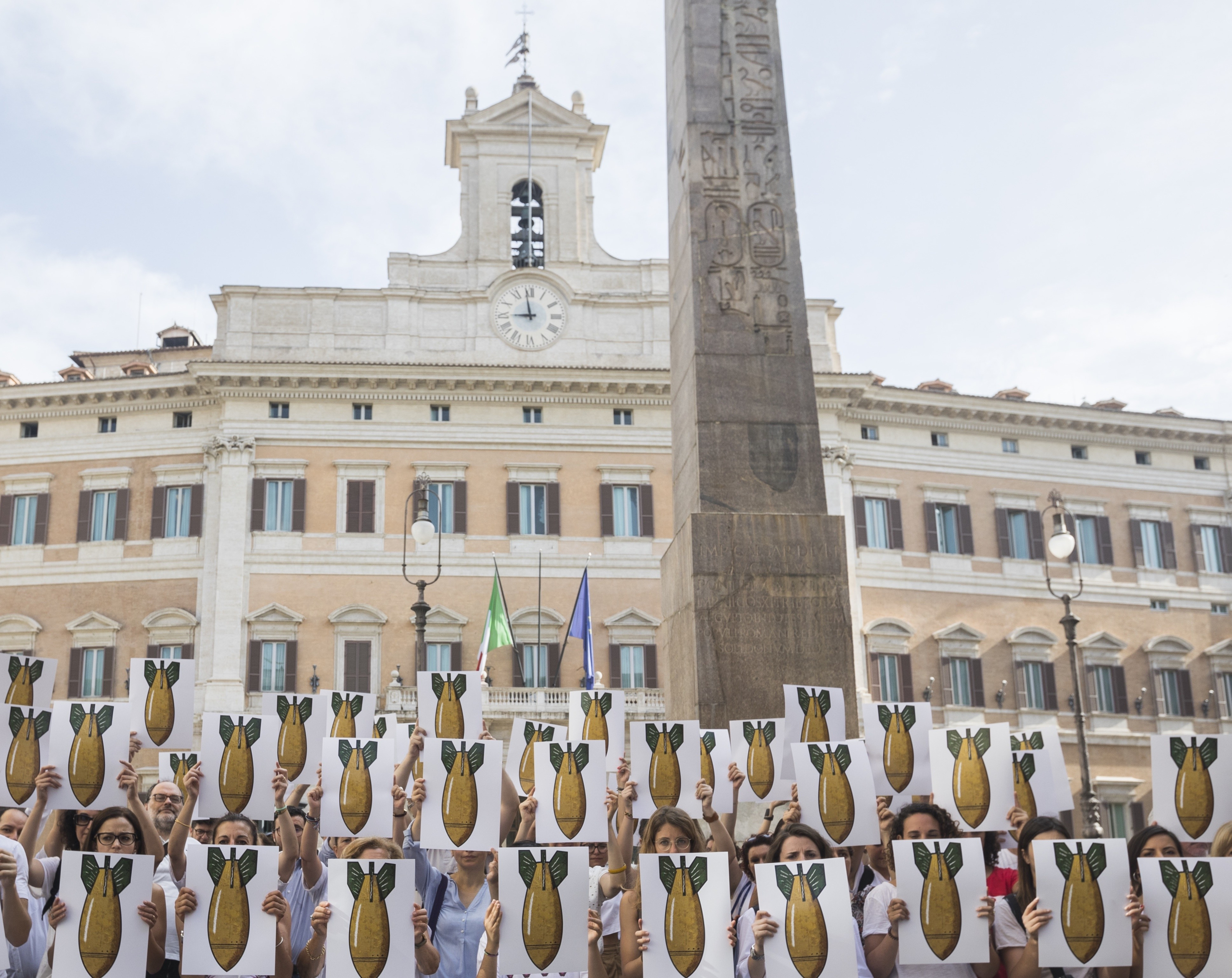 Manifestazione pace davanti Camera deputati Foto Save the Chilfren  