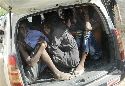 Studenti messi in salvo durante l'assalto dei terroristi somali