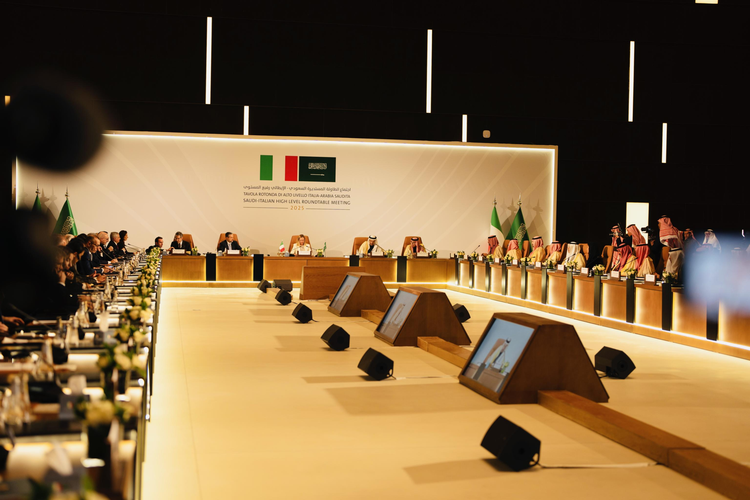 La premier Giorgia Meloni in occasione della Tavola Rotonda di Alto Livello organizzata ad Al'-Ula in occasione della sua visita ufficiale in Arabia Saudita, a cui hanno partecipato diverse imprese e società partecipate italiane, Al'-Ula, 26 gennaio 2025.
 ANSA/ UFFICIO STAMPA PALAZZO CHIGI- FILLIPPO ATTILI 
+++ ANSA PROVIDES ACCESS TO THIS HANDOUT PHOTO TO BE USED SOLELY TO ILLUSTRATE NEWS REPORTING OR COMMENTARY ON THE FACTS OR EVENTS DEPICTED IN THIS IMAGE; NO ARCHIVING; NO LICENSING +++ NPK++