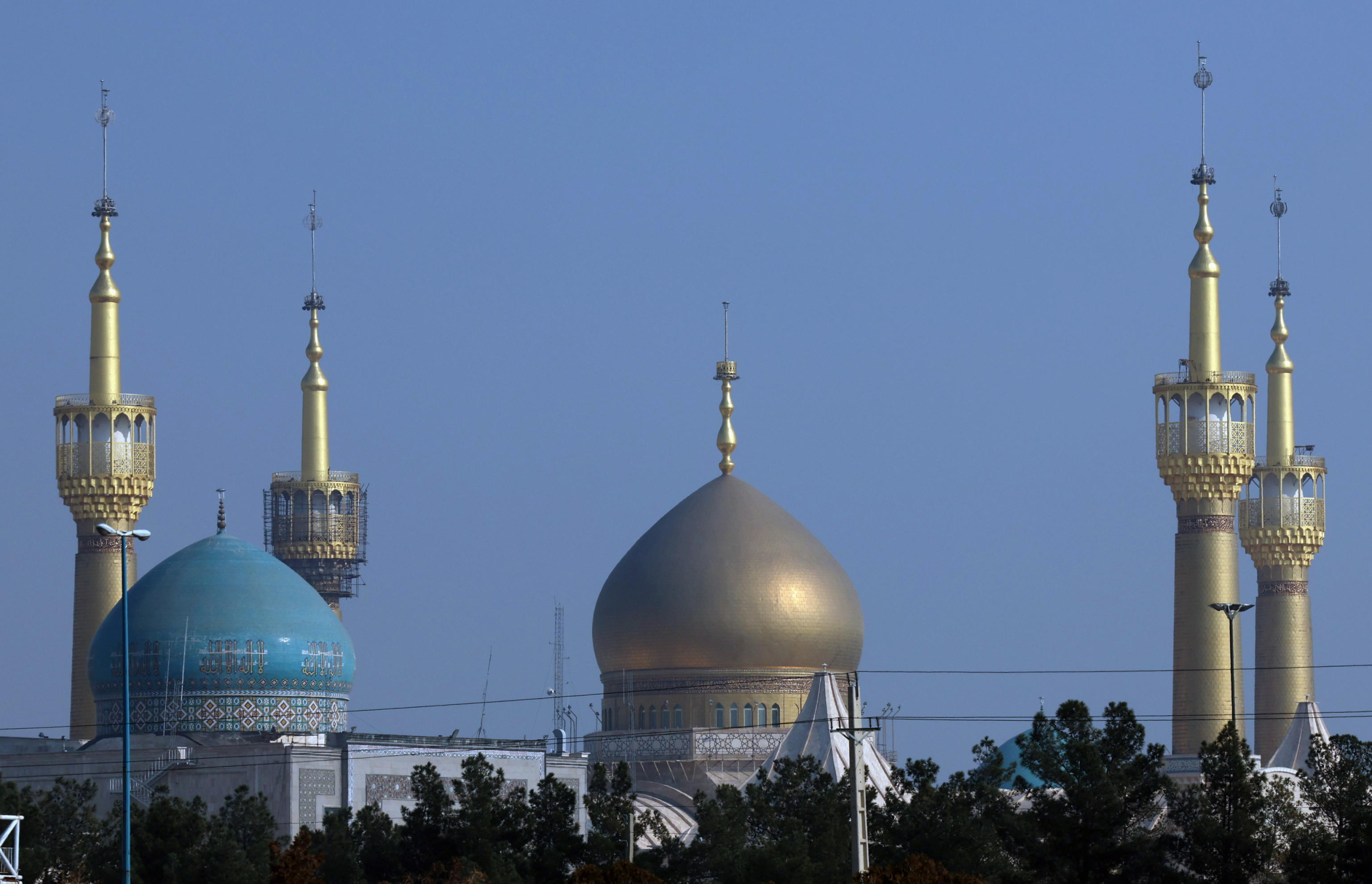 epa11865382 A general view of the shrine of Iranian late supreme leader Ayatollah Ruhollah Khomeini as the country marks the 46th anniversary of Khomeini's return from his Paris exile, in Tehran, Iran, 31 January 2025. Iran will celebrate its 45th revolution anniversary on 10 February 2025.  EPA/ABEDIN TAHERKENAREH