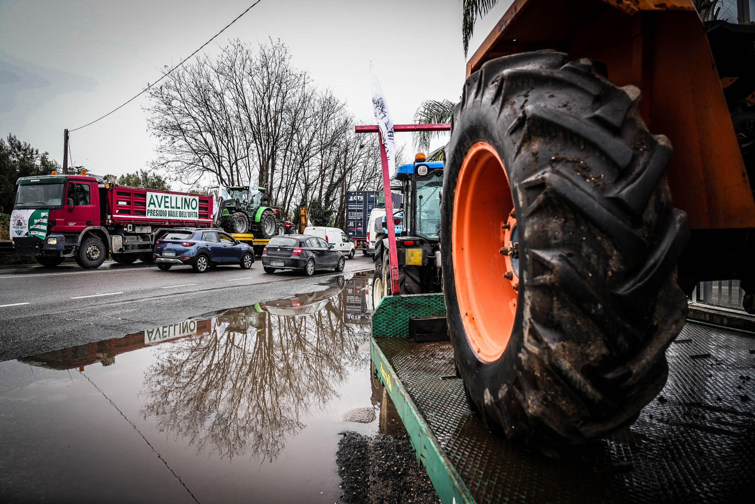 Sciopero lumaca degli agricoltori in provincia di Caserta, 3 Febbraio 2024 ANSA / CESARE ABBATE