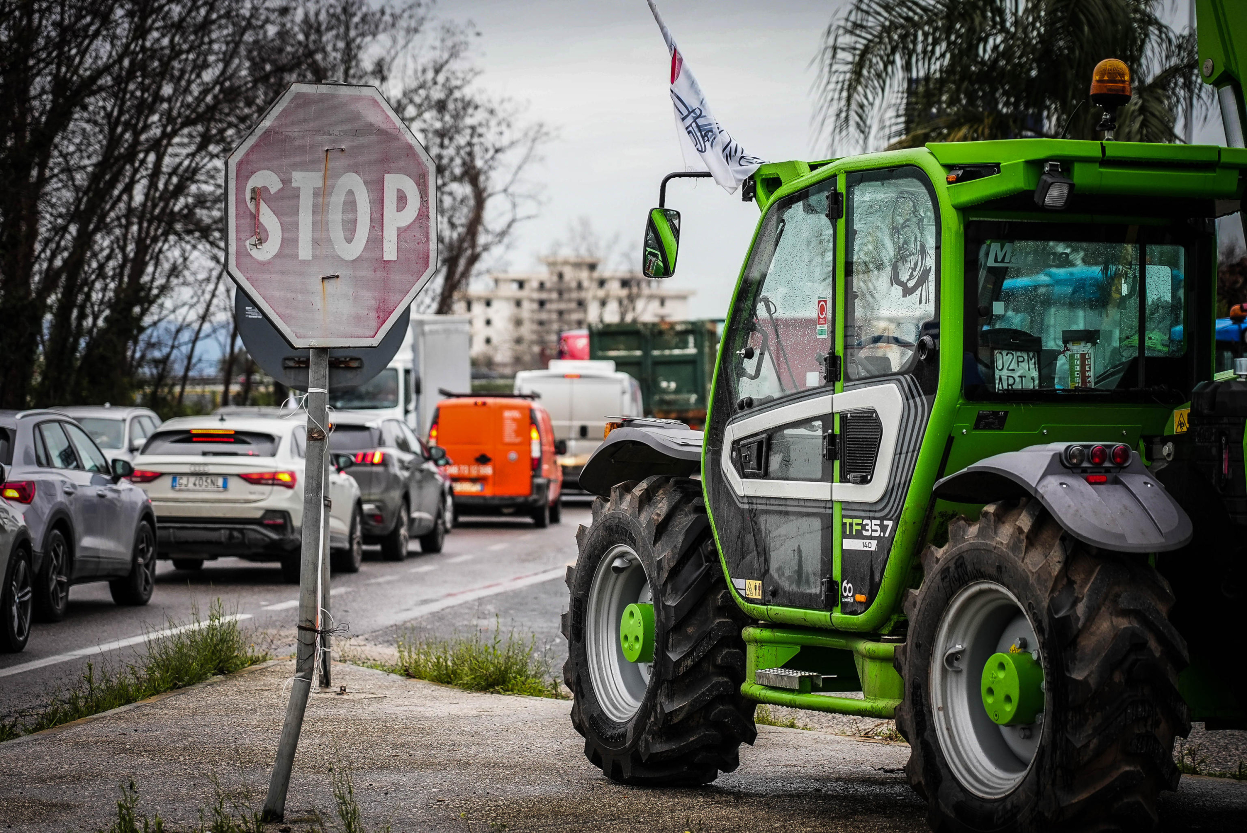 Sciopero lumaca degli agricoltori in provincia di Caserta, 3 Febbraio 2024 ANSA / CESARE ABBATE