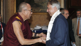 Il Dalai Lama riceve il Sigillo della città