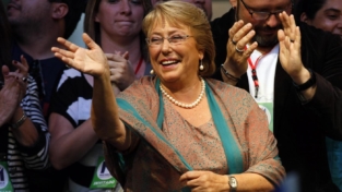 Il Cile festeggia la presidente Bachelet