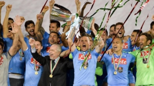 Al Napoli una sudatissima Supercoppa