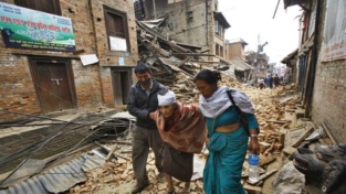 La nostra mano per sollevare il Nepal ferito