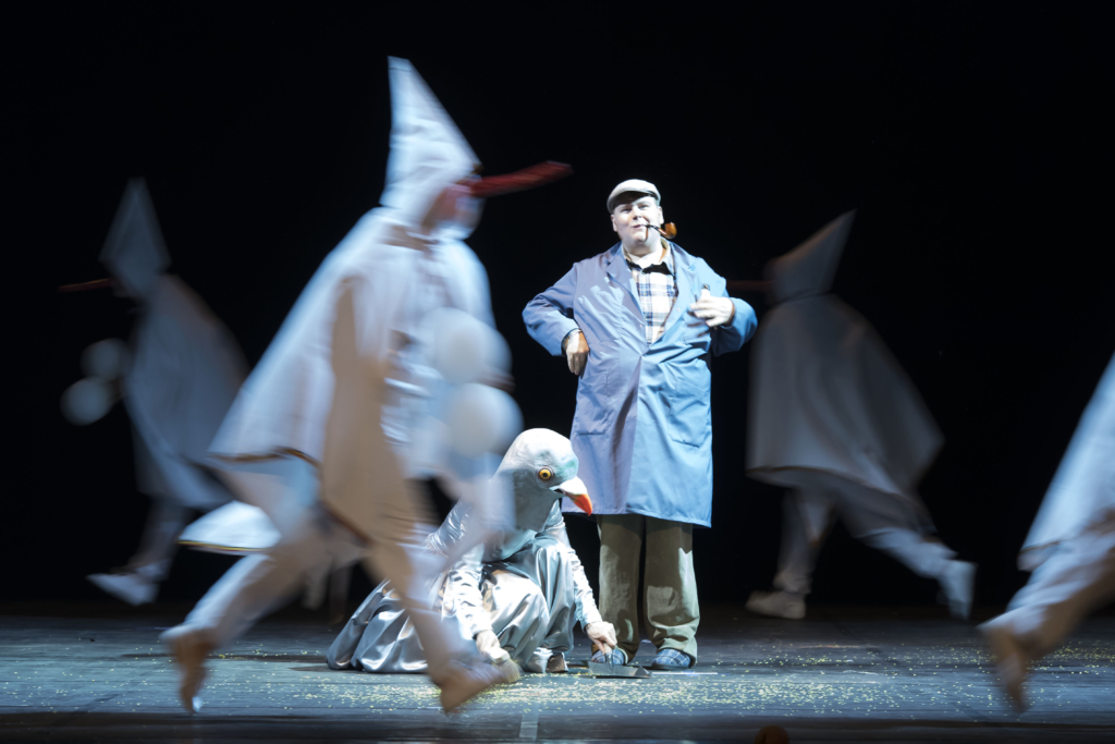 Theaterperformance Belgian Rules von Jan Fabre im Teatro Politeama