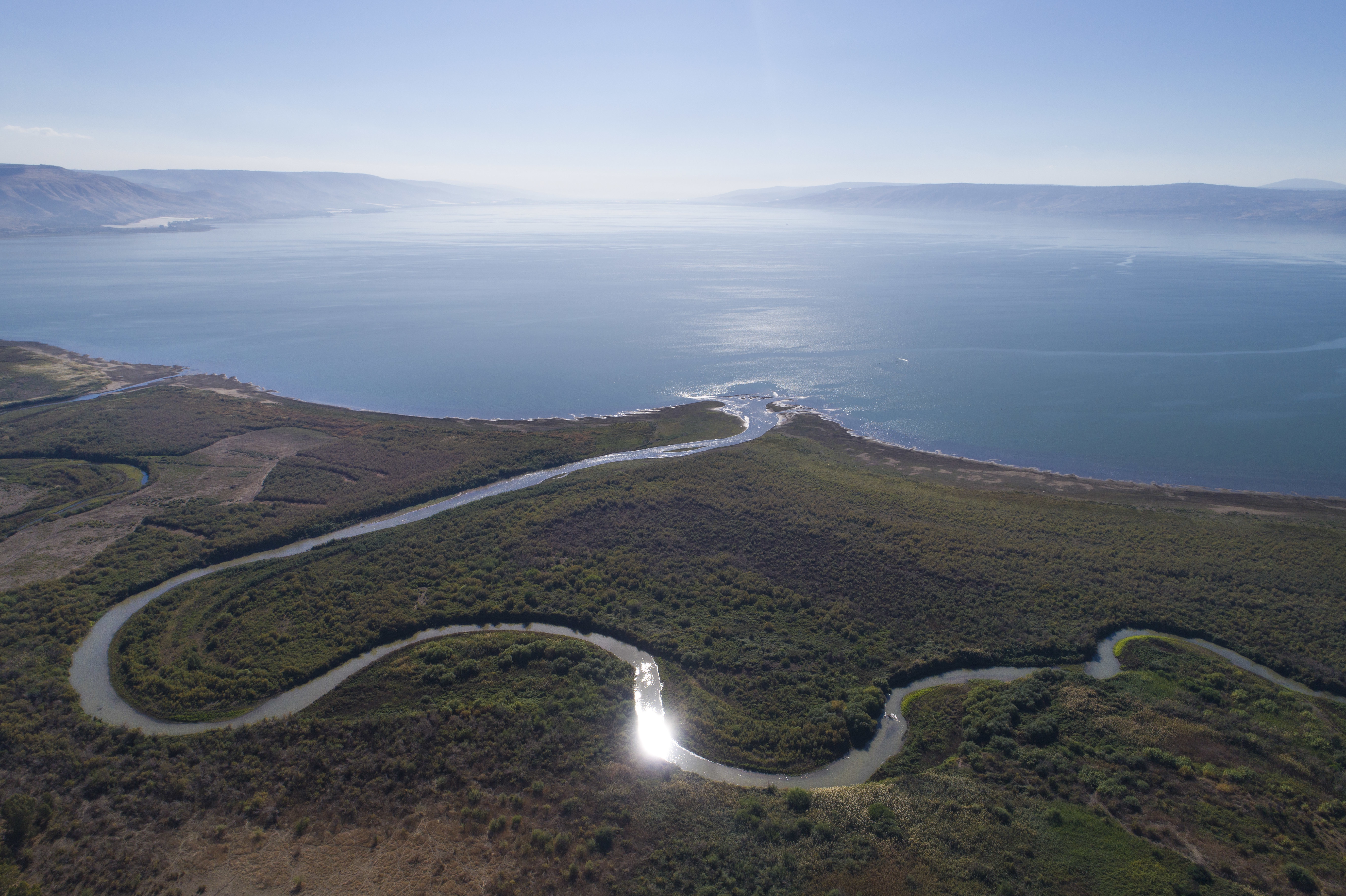 In Terra Santa, con glimpes dell Europa ed Egitto. rdering la valle del  Giordano. Circa due mileson nostra sinistra è un bianco wely su una  collina. Essa è la NehyMusa dei