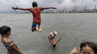 Filippine, i bambini e la tempesta