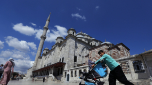 Via i siriani da Istanbul