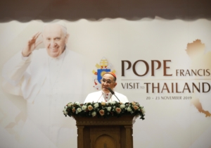 Il cardinal Francis-Xavier Kriengsak Kovithavanij annuncia il viaggio apostolico di Francesco in Thailandia.