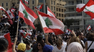 Il Libano protesta contro i politici