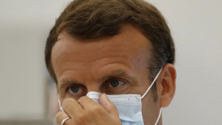 Covid 19, Macron impone il coprifuoco a Parigi