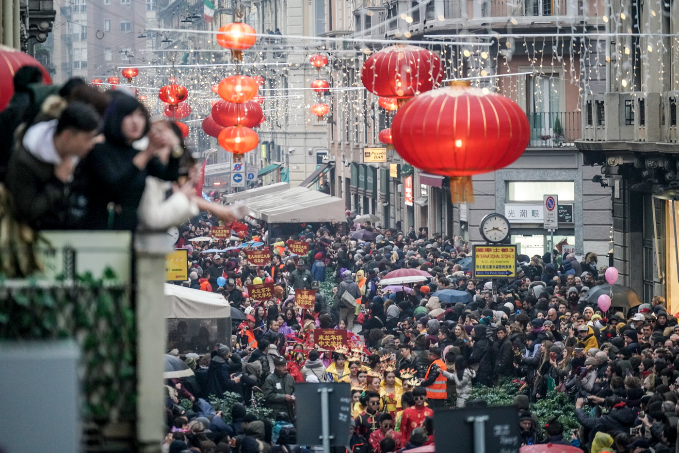 Migliaia di persone hanno festeggiato il capodanno cinese a Milano