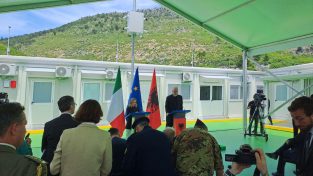 Albania: i centri di contenzione per migranti apriranno il 1° agosto
