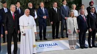 Il Papa al G7: etica e sana politica vigilino sull’Intelligenza artificiale