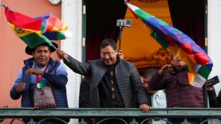 I boliviani riscelgono la democrazia