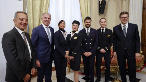(L-R)President of Ita Airways Antonino
Turicchi, Lufthansa CEO Carsten Spohr and Italian Economy Minister Giancarlo Giorgetti poses with members of crew during a press conference presenting the agreement between Ita Airways and Lufthansa, Rome 3 July 2024. ANSA/FABIO FRUSTACI