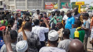 Proteste in Nigeria per aumenti salariali inferiori all’inflazione