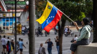 Venezuela, Maduro proclamato presidente, scoppia la protesta