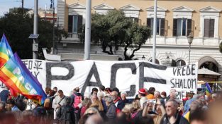 Guerra nucleare, politica e opinione pubblica