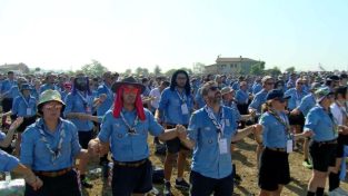 Scout italiani: “Il cuore della felicità è far felici gli altri”