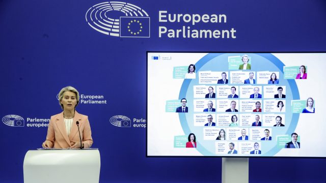 Commissione europea, von der Leyen nomina Fitto vicepresidente