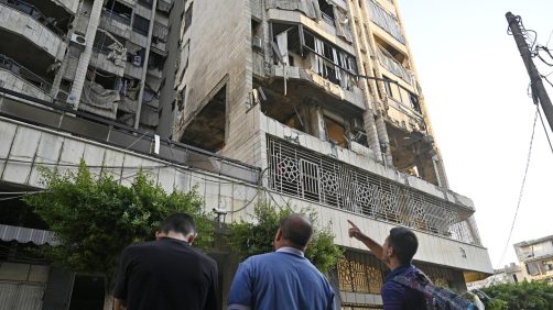 epa11639144 Local residents inspect a damaged building following an Israeli airstrike in Beirut's Bachoura neighborhood, Lebanon, 03 October 2024. Lebanese officials reported that an Israeli airstrike on a building in central Beirut resulted in at least five deaths and eight injuries.  EPA/WAEL HAMZEH