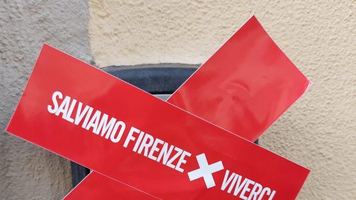 Blitz contro gli affitti brevi del comitato Salviamo Firenze, durante il quale sono state coperte le pulsantiere di decine di palazzi storici del centro, con un adesivo con una croce rossa: Salviamo Firenze per viverci, Firenze 9 Novembre 2024. ANSA + NO SALES - EDITORIAL USE ONLY + NPK