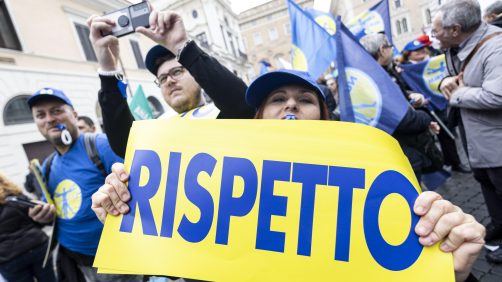 Un momento dello sciopero di medici e infermieri a piazza SS Apostoli a Roma, 20 novembre 2024. Risorse insufficienti, cittadini 