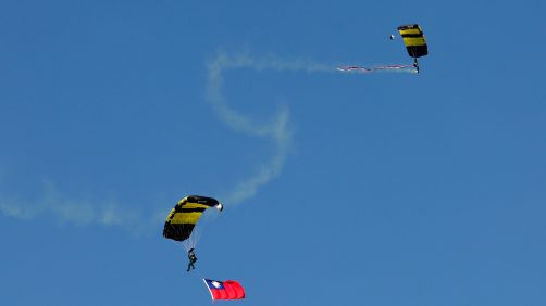 epa11786588 A Taiwanese paratrooper hoists the national flag during a live training session in Pingtung city, Taiwan, 20 December 2024. According to an 18 December report published by the United States Department of Defense (DoD), China continued to increase diplomatic, political, and military pressure against Taiwan in 2023.  EPA/RITCHIE B. TONGO