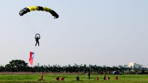 epa11786584 A Taiwanese paratrooper prepares for landing during a live training session in Pingtung city, Taiwan, 20 December 2024. According to a 18 December report published by the United States Department of Defense (DoD), China continued to increase diplomatic, political, and military pressure against Taiwan in 2023.  EPA/RITCHIE B. TONGO