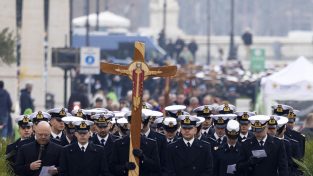 Il papa: “Vigilare contro la tentazione della guerra”. Appello delle associazioni per la legge 185/1990