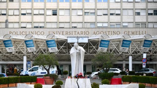 Una veduta esterna del policlinico Gemelli dove è ricoverato Papa Francesco, Roma, 18 febbraio 2025. //
An external view of the Gemelli hospital where Pope Francis is hospitalized for tests and treatment for bronchitis in Rome, Italy, 18 February 2025. ANSA/ALESSANDRO DI MEO